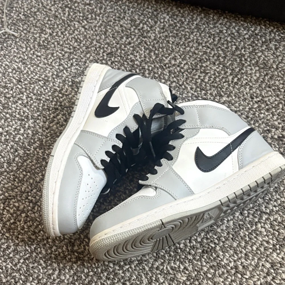 Air Jordan 1 Mid Light Smoke Grey - Picture 4 of 6
